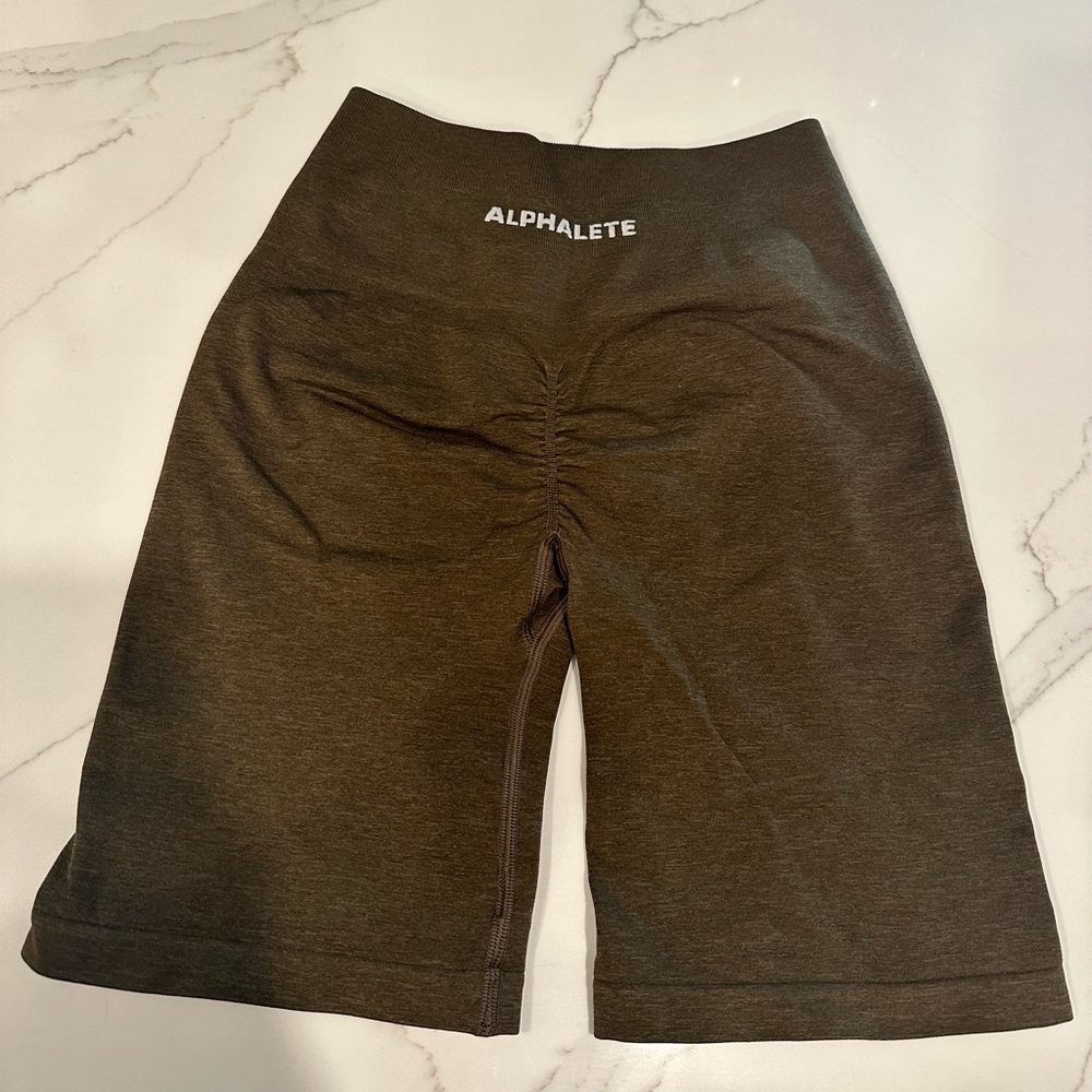 NWOT Alphalete Amplify Short 7.5” - Picture 3 of 6
